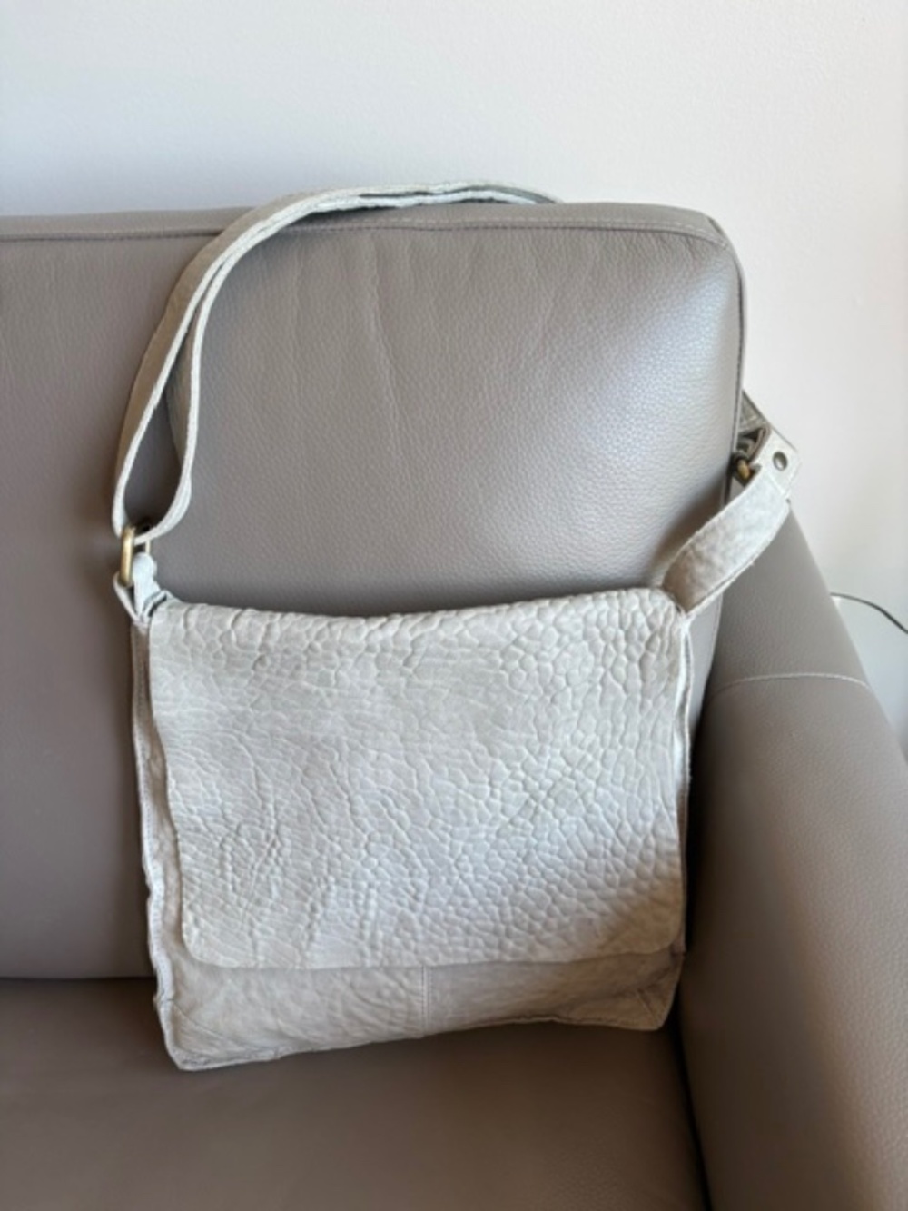 Bubble sheep/grain eather shoulder messenger bag light grey Made in Italy
